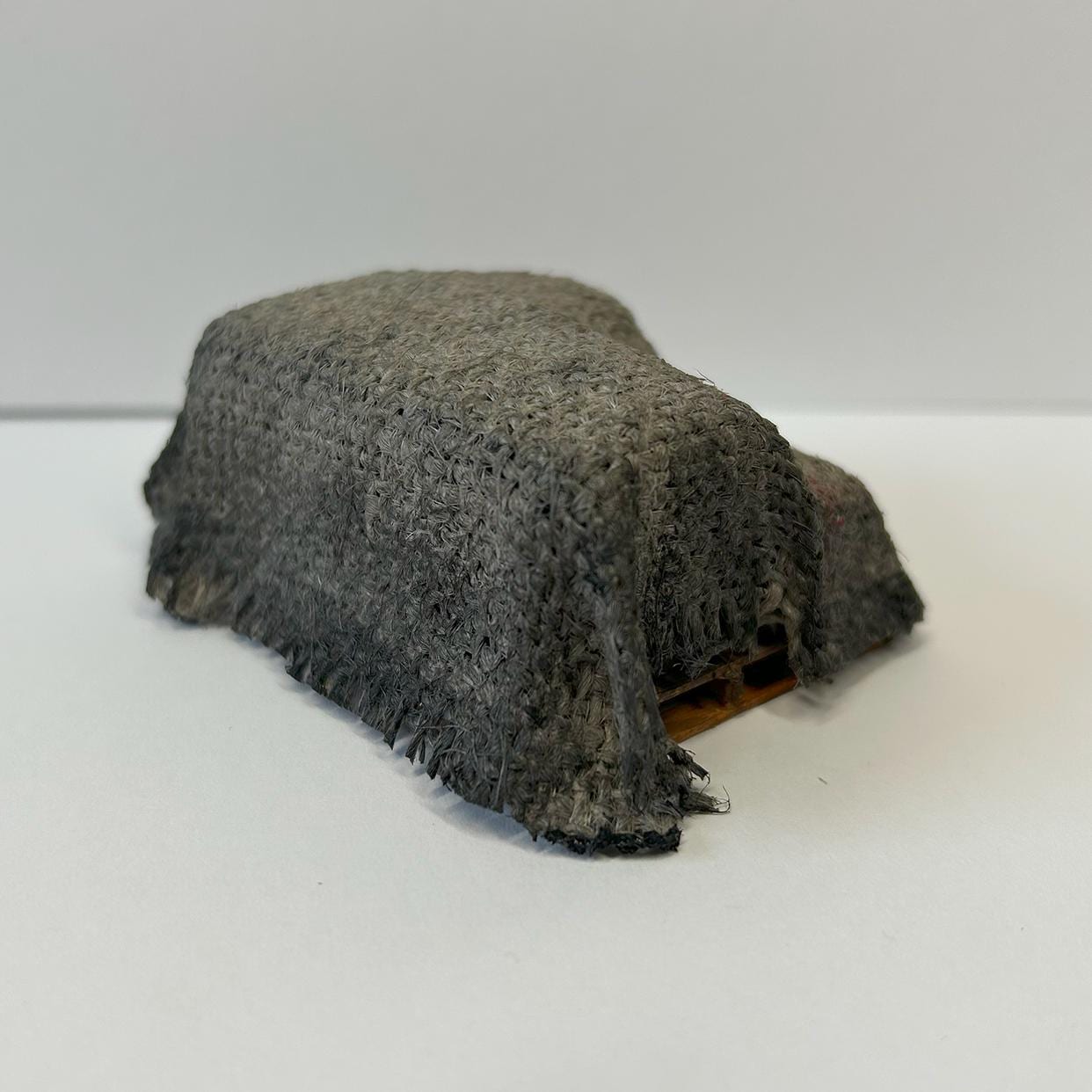 Covered Storage Terrain – Blood-splattered Hessian On Pallet Base
